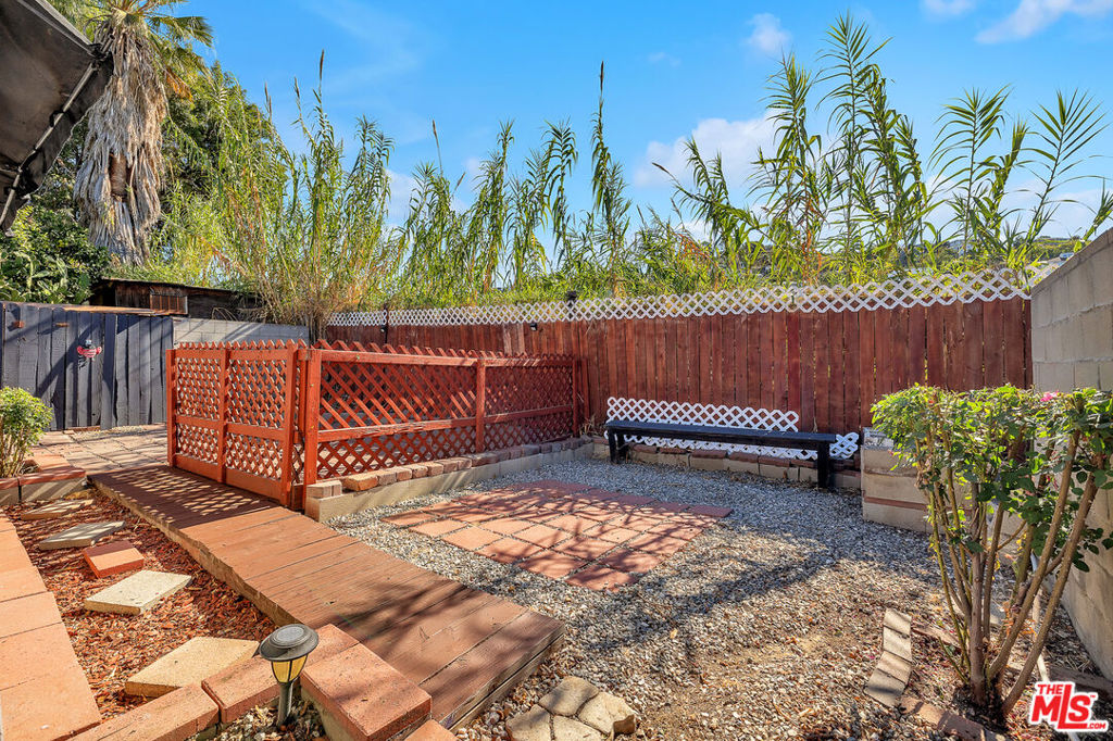 3630 Whiteside Street