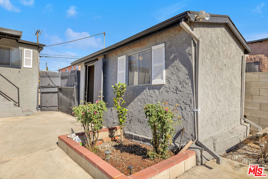 3630 Whiteside Street