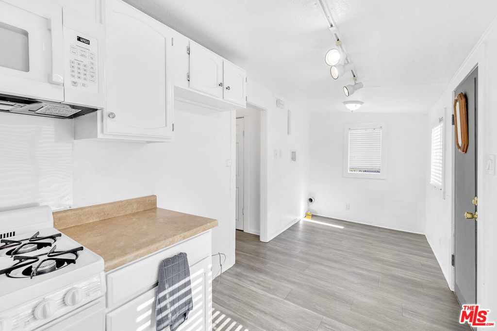 3630 Whiteside Street