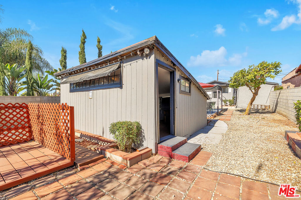 3630 Whiteside Street