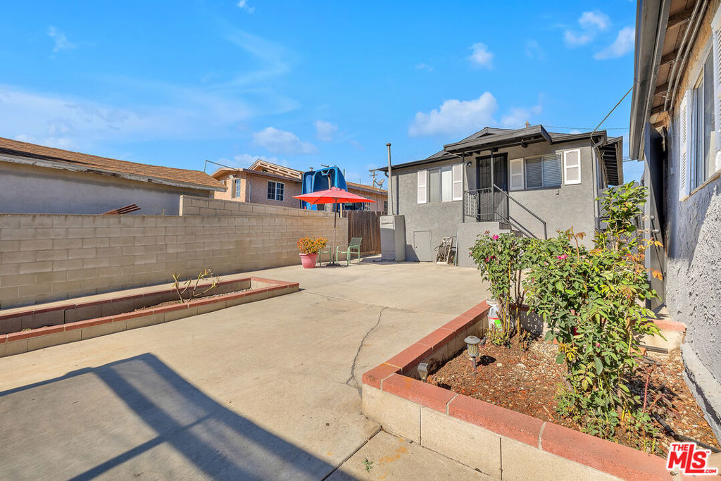 3630 Whiteside Street