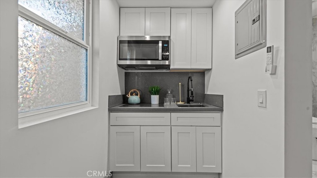 4731 W El Segundo