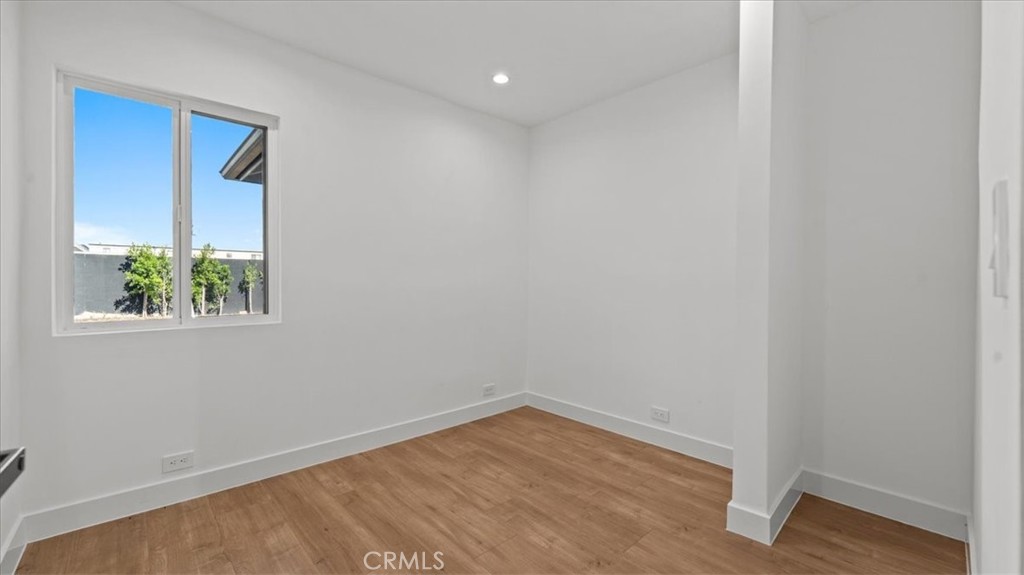 4731 W El Segundo