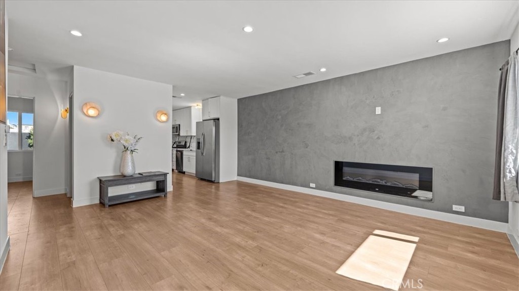 4731 W El Segundo