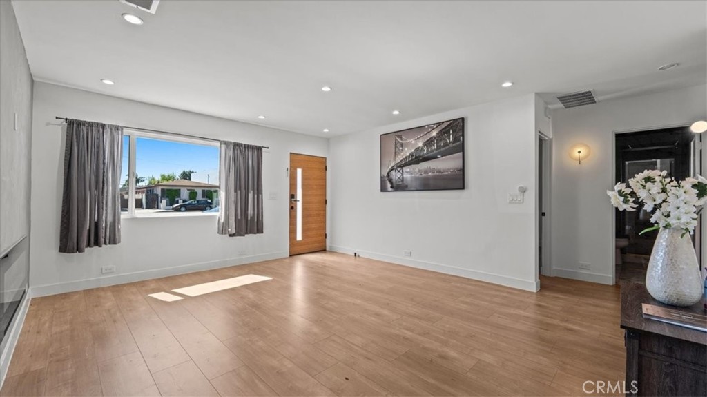 4731 W El Segundo