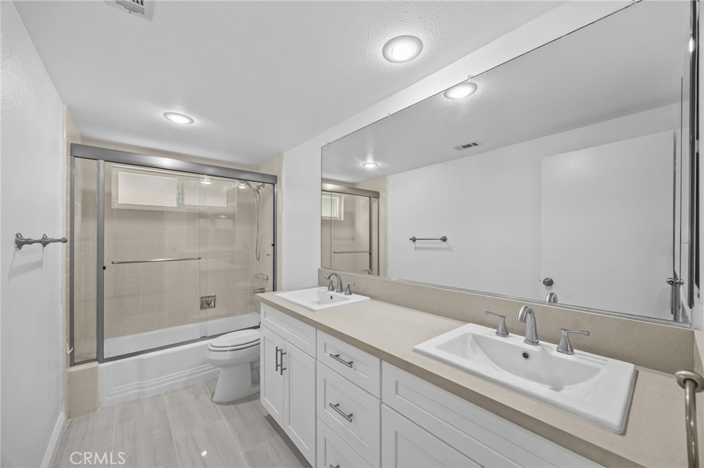 15454 Facilidad Street