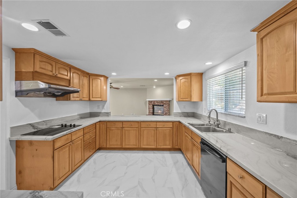 15454 Facilidad Street