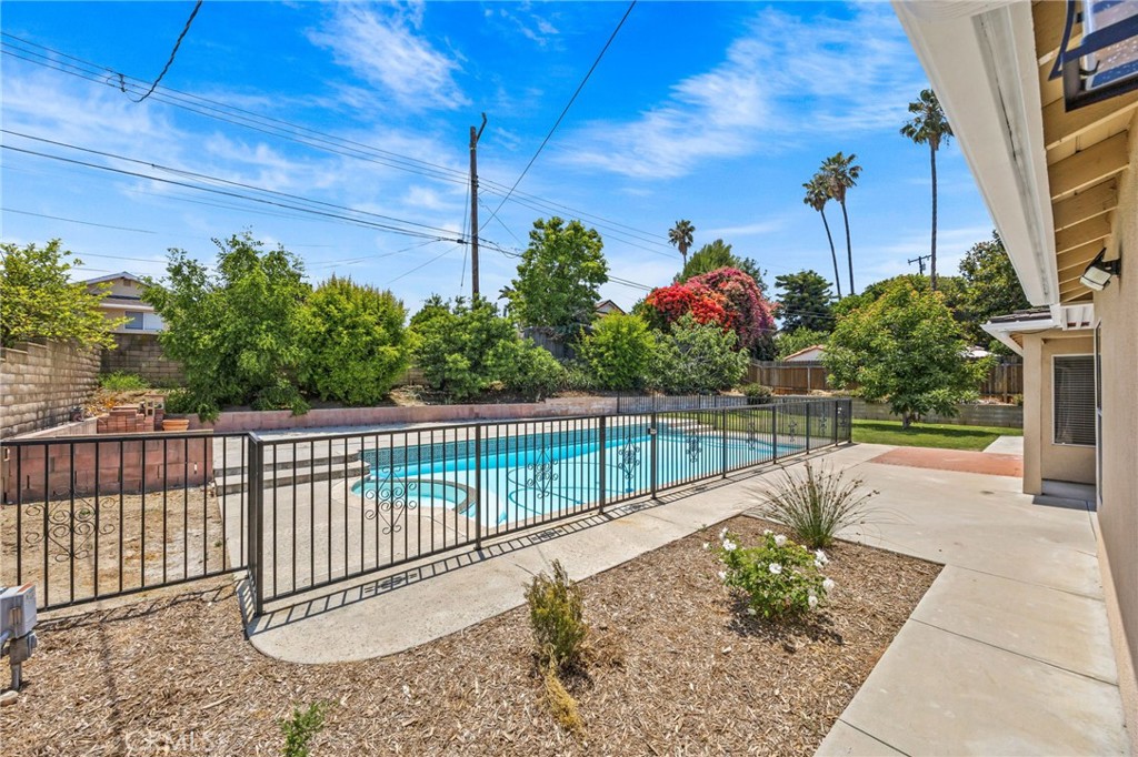 15454 Facilidad Street