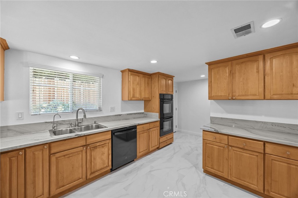 15454 Facilidad Street