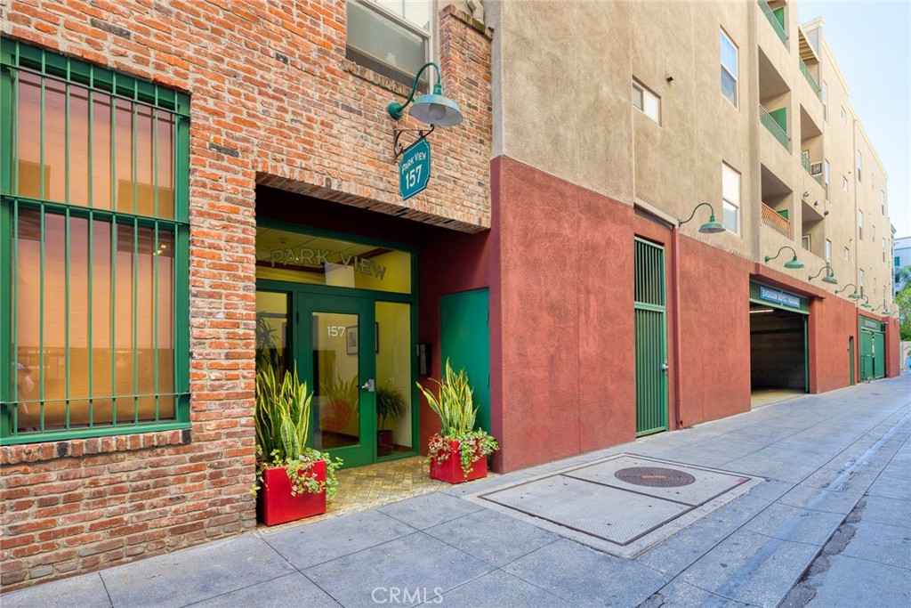 155 N Raymond Avenue