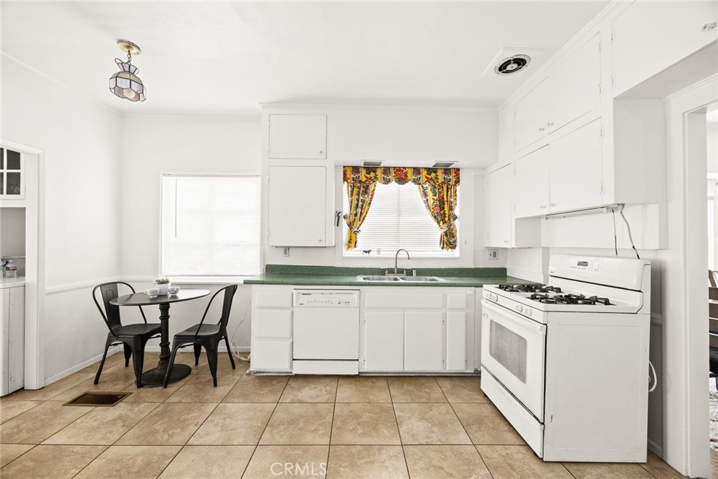 187 W Montecito Avenue