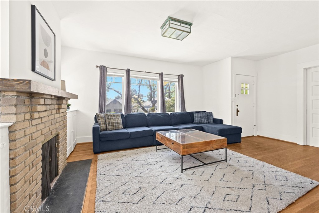 187 W Montecito Avenue