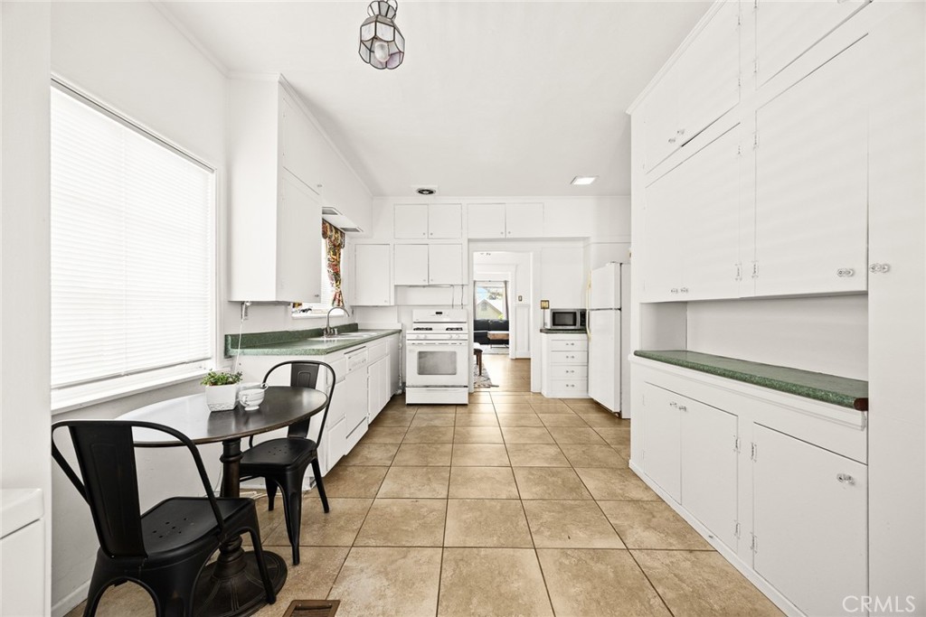 187 W Montecito Avenue