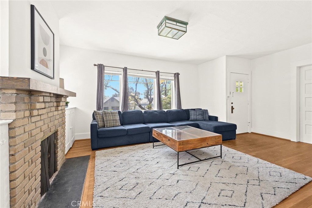 187 W Montecito Avenue