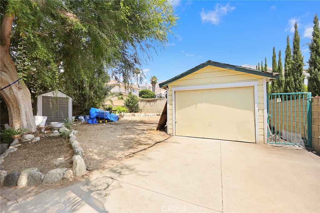 187 W Montecito Avenue