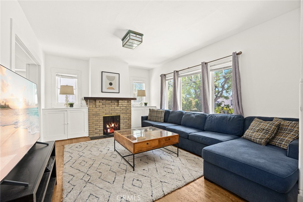 187 W Montecito Avenue