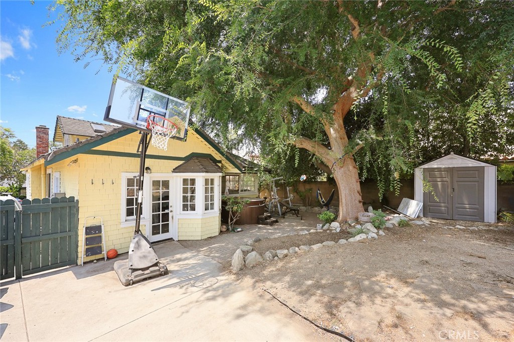 187 W Montecito Avenue