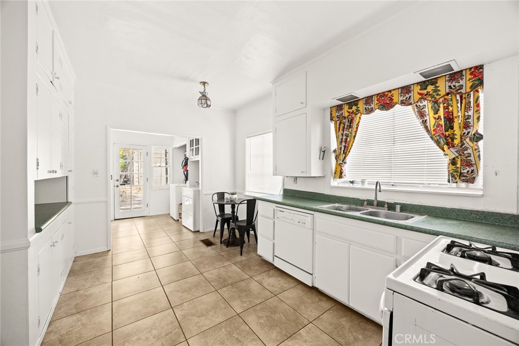 187 W Montecito Avenue