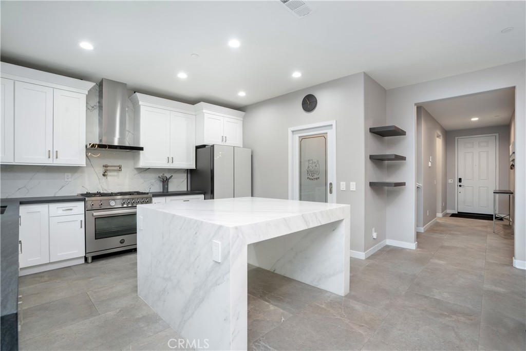 23148 W Saratoga Way