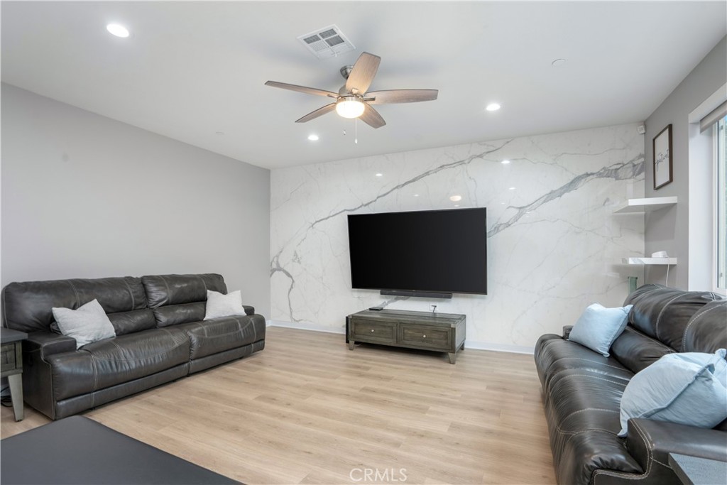 23148 W Saratoga Way
