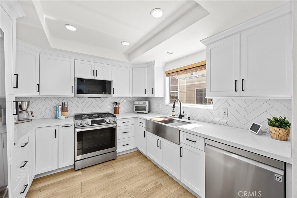 154 N Meridith Avenue 8