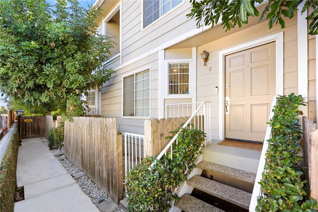 154 N Meridith Avenue 8