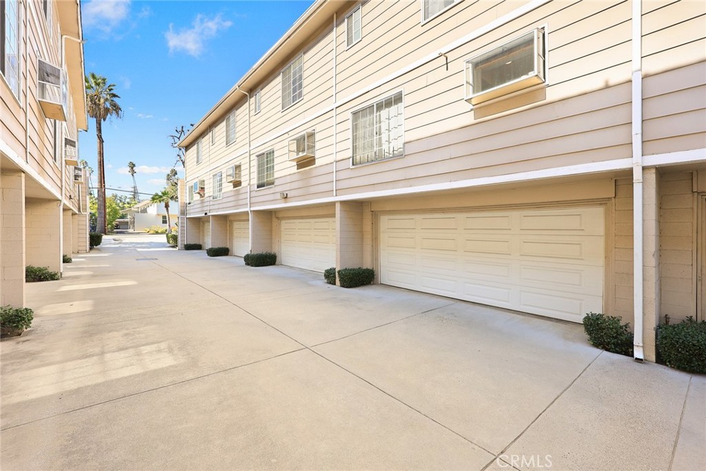 154 N Meridith Avenue 8