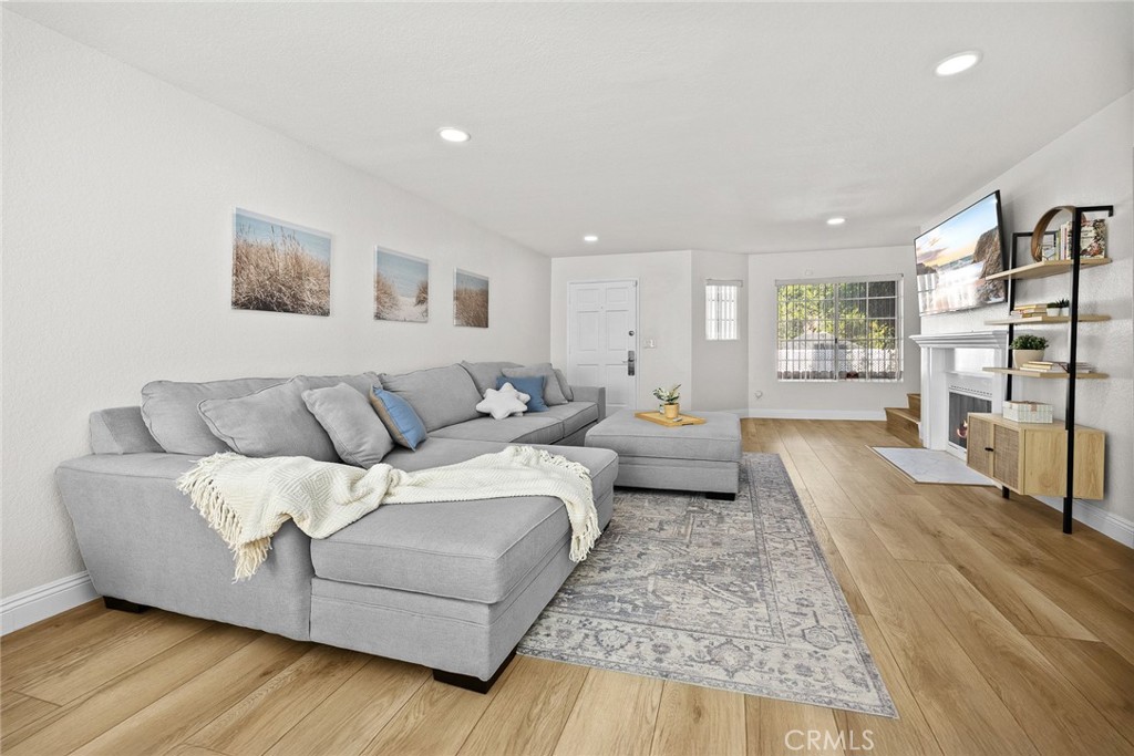 154 N Meridith Avenue 8