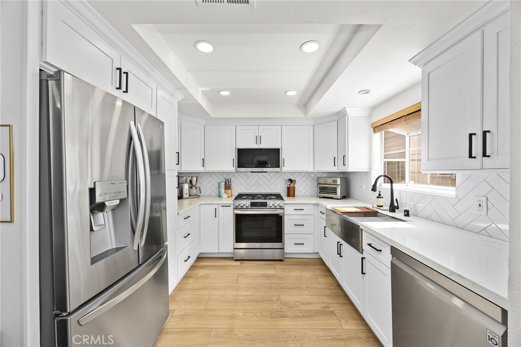 154 N Meridith Avenue 8