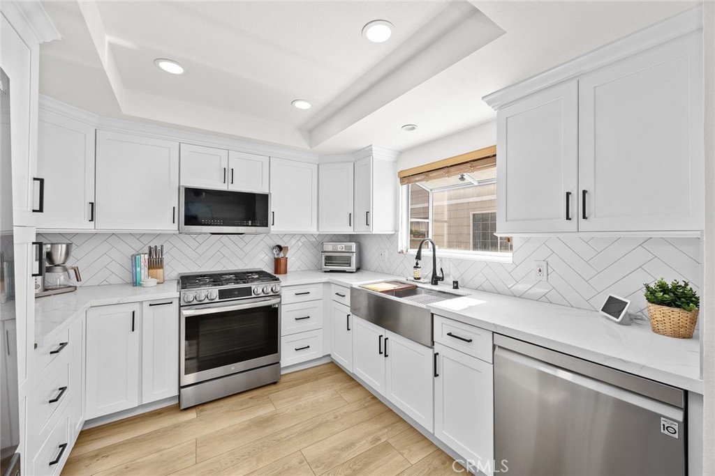 154 N Meridith Avenue 8