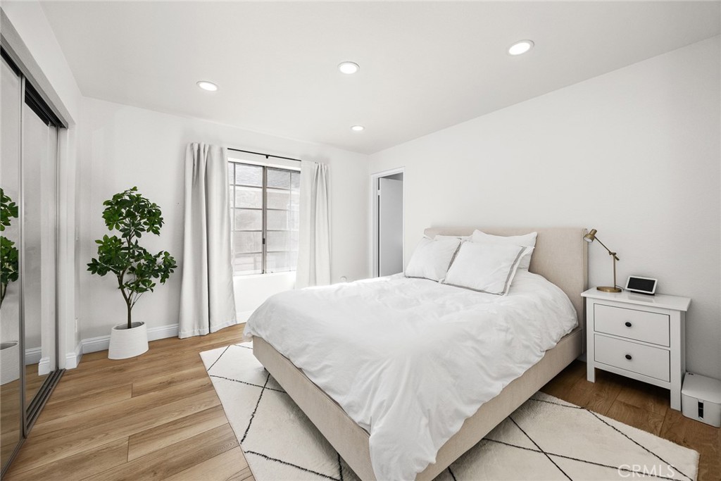 154 N Meridith Avenue 8