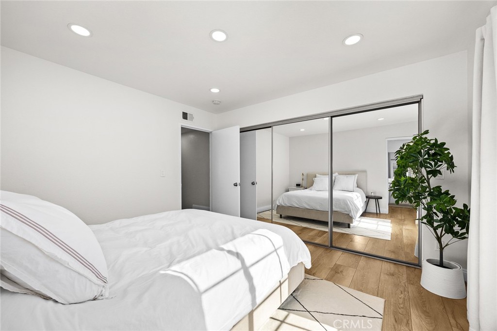 154 N Meridith Avenue 8