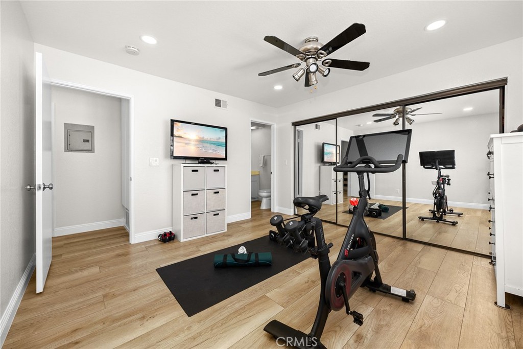 154 N Meridith Avenue 8