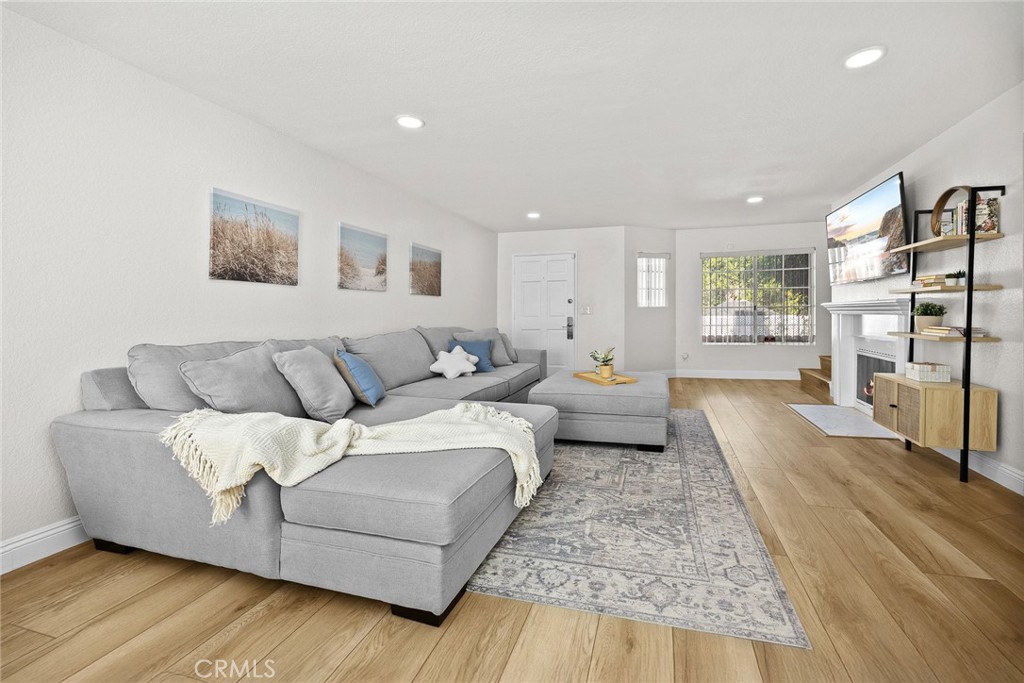 154 N Meridith Avenue 8