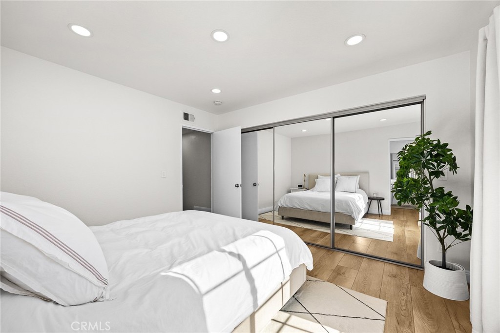 154 N Meridith Avenue 8