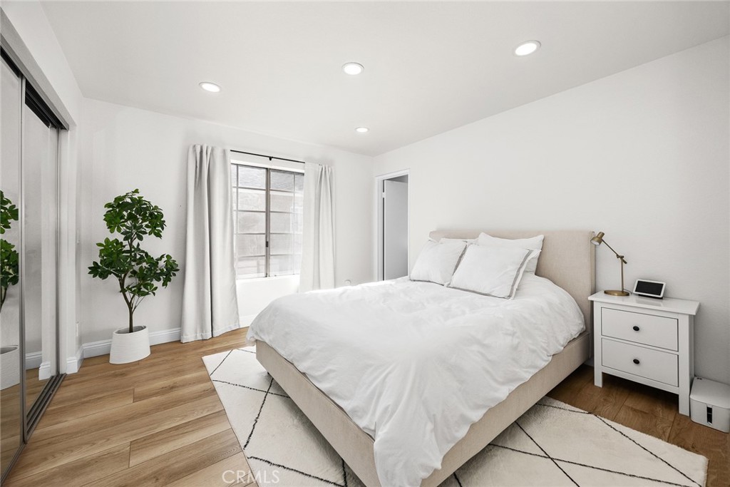 154 N Meridith Avenue 8