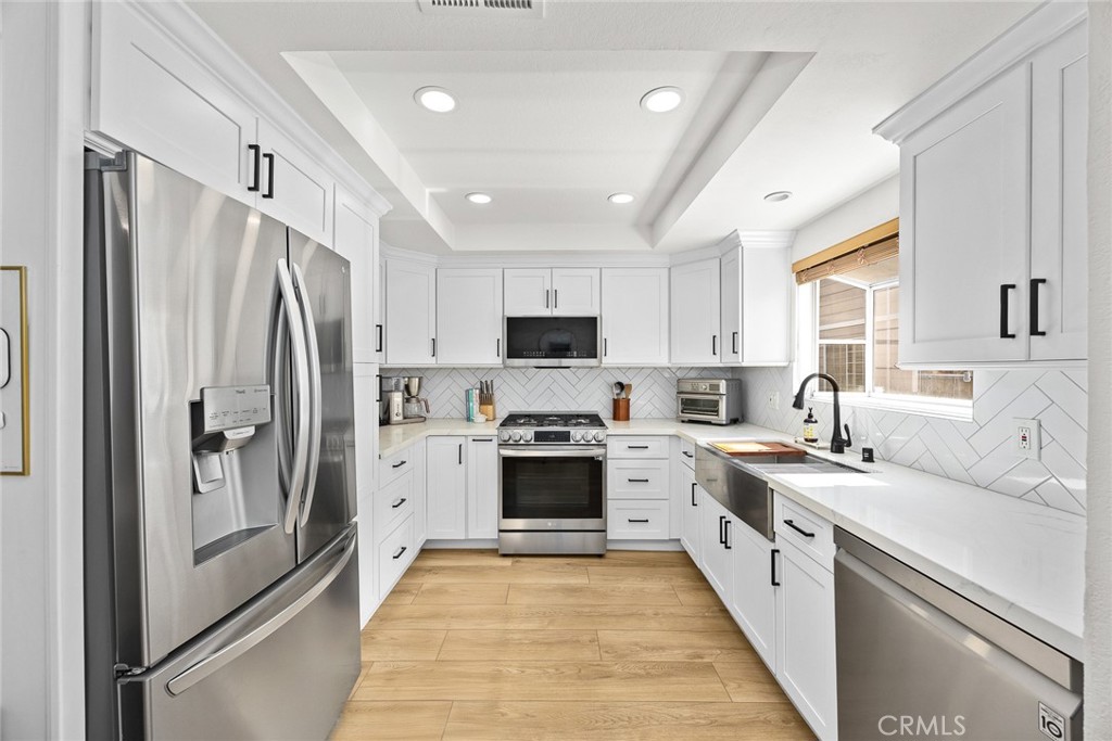 154 N Meridith Avenue 8