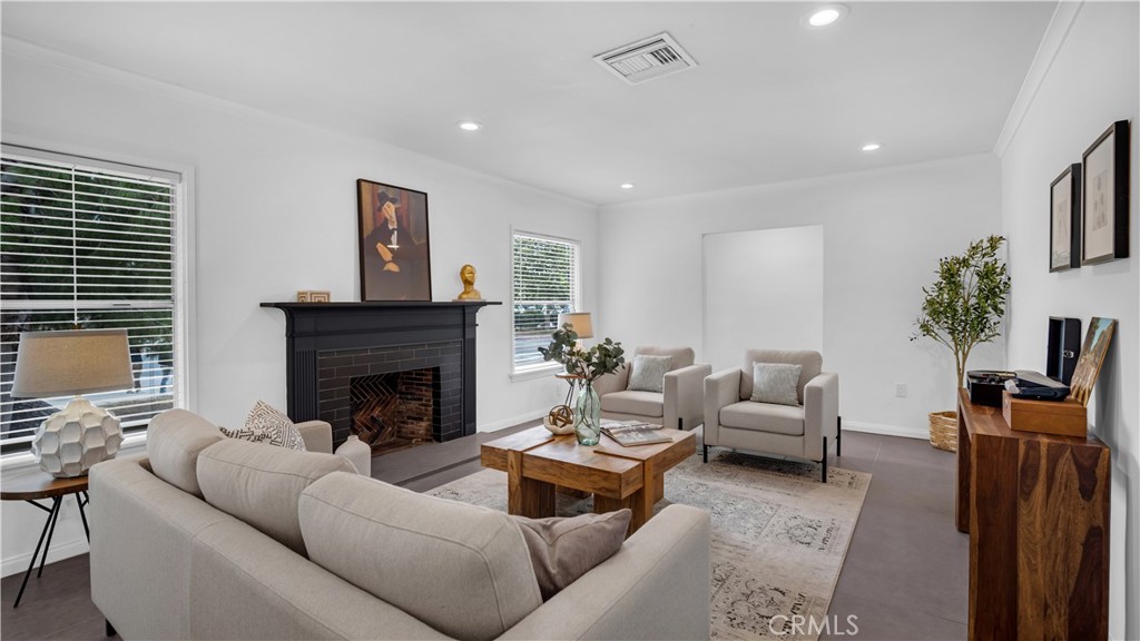 10207 Camarillo Street