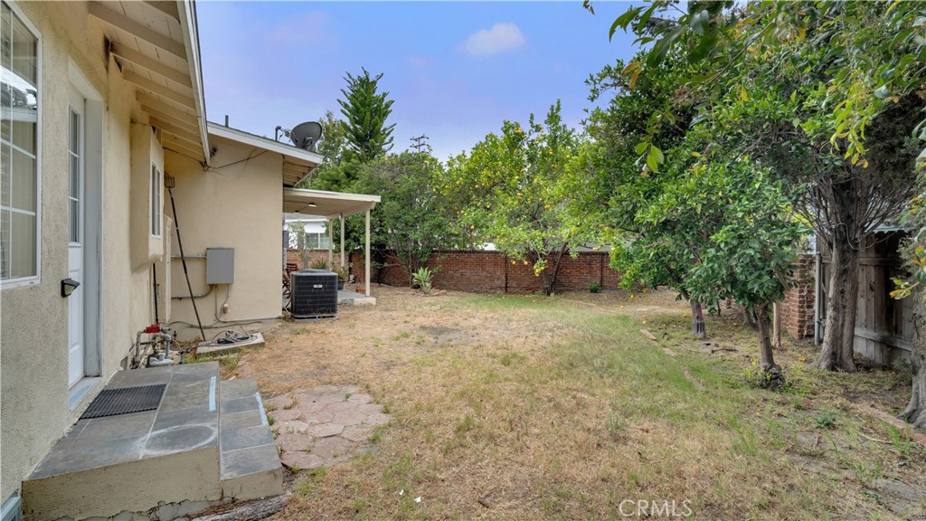 10207 Camarillo Street