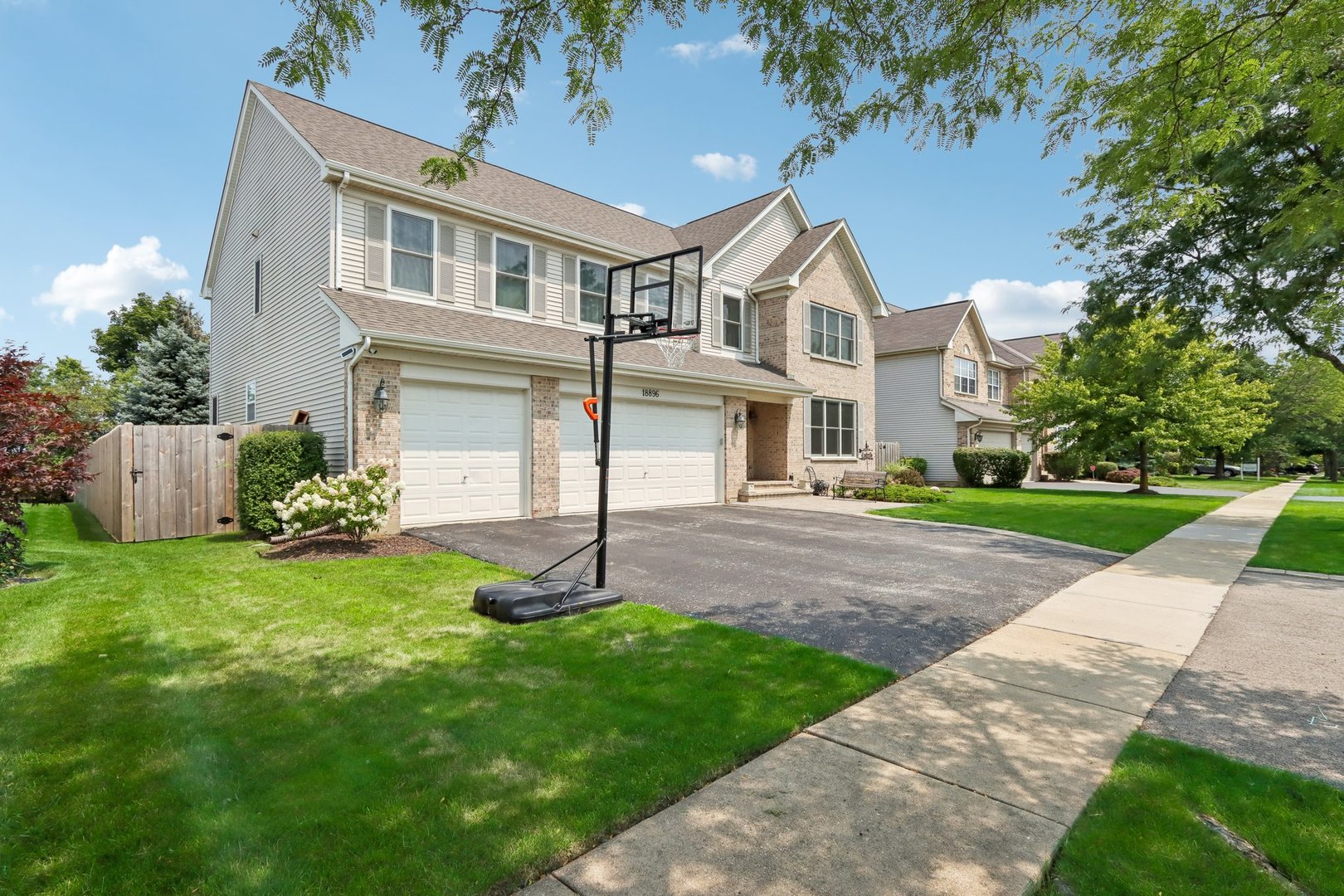 18896 W North Woodale Trail