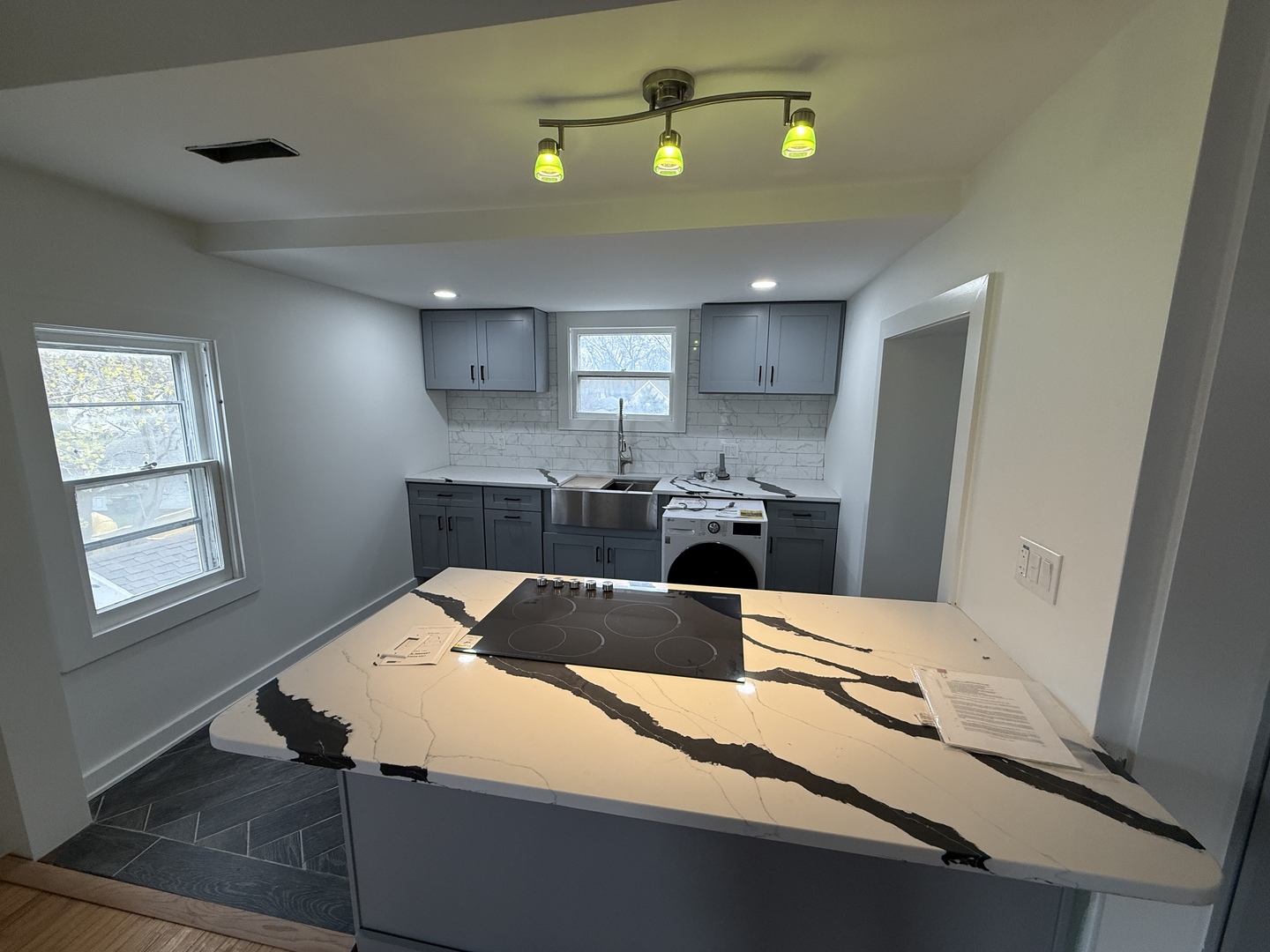 502 W Washington Street Unit: 2
