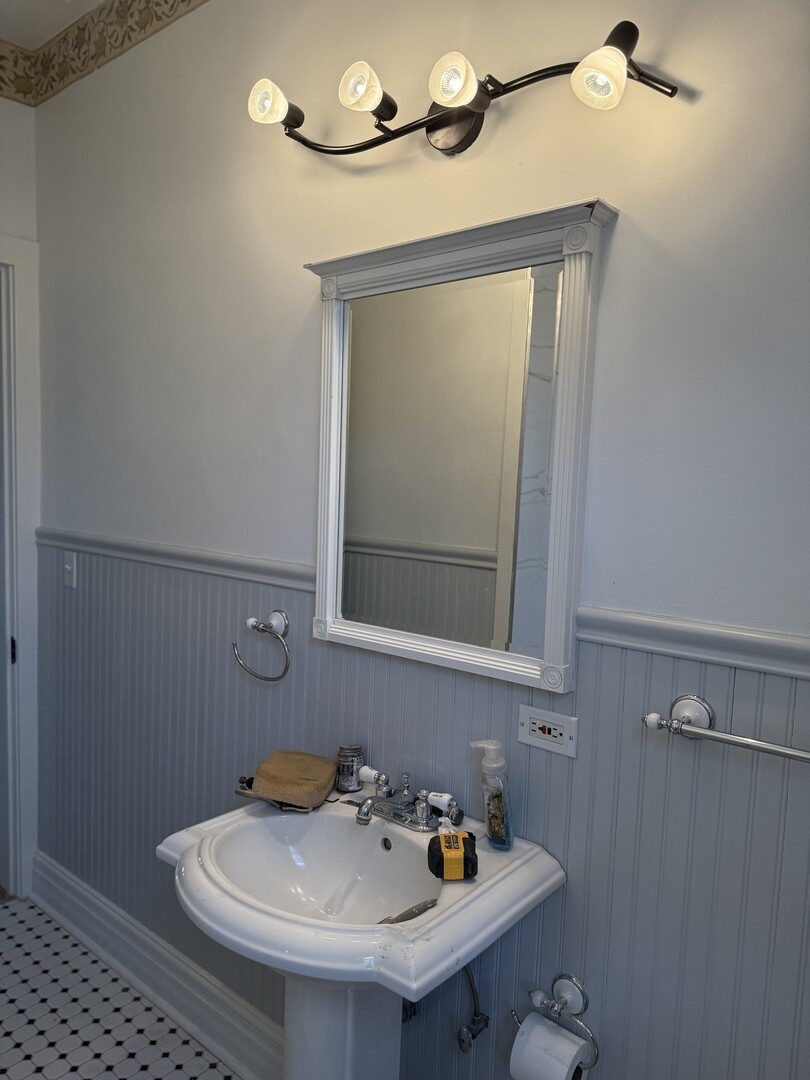 502 W Washington Street Unit: 2