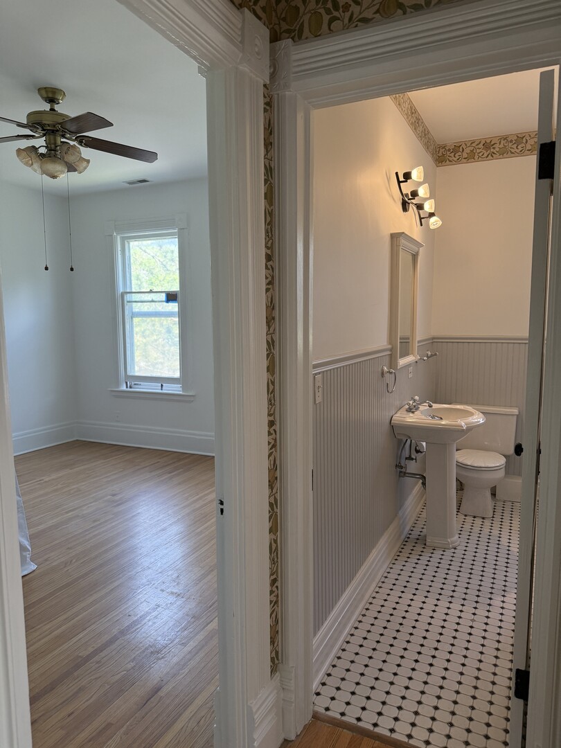 502 W Washington Street Unit: 2
