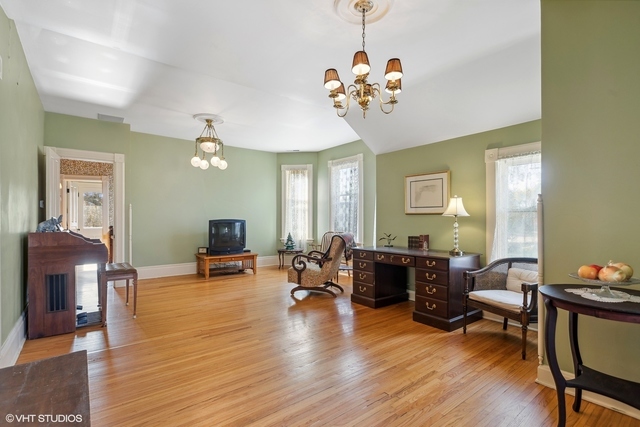 502 W Washington Street Unit: 2