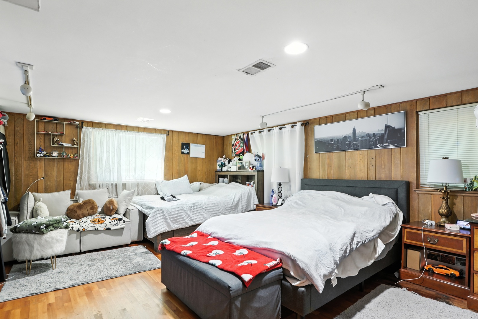 3814 W Sherwin Avenue