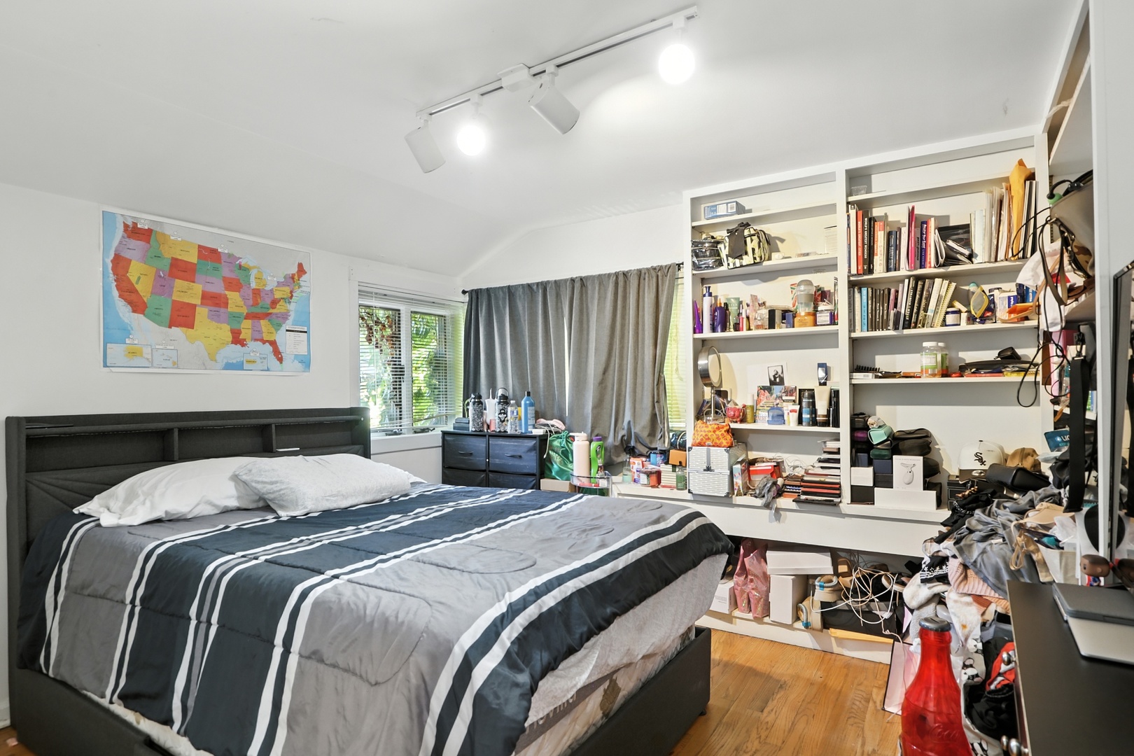 3814 W Sherwin Avenue