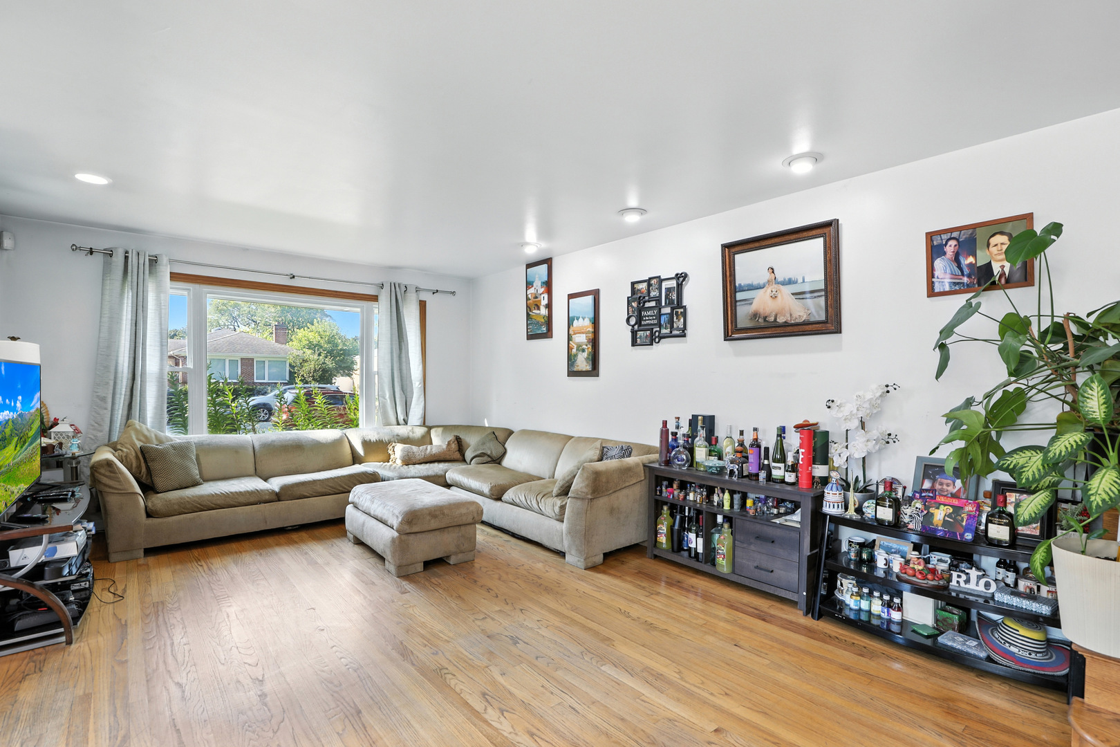 3814 W Sherwin Avenue