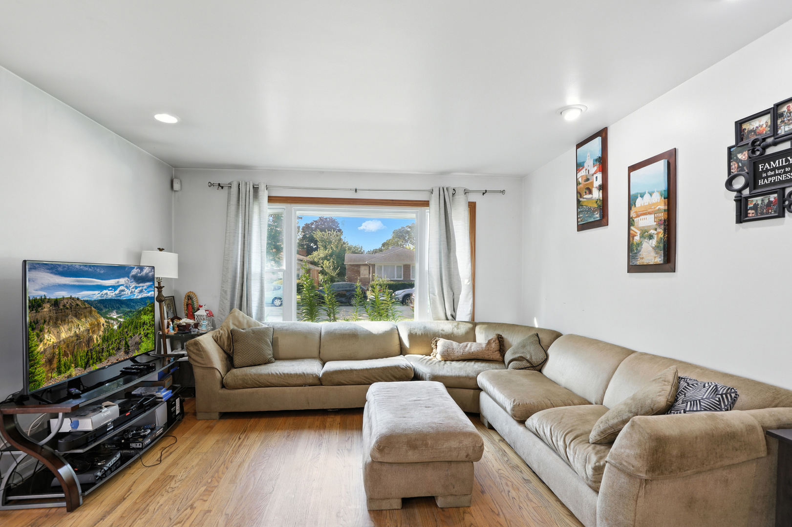 3814 W Sherwin Avenue