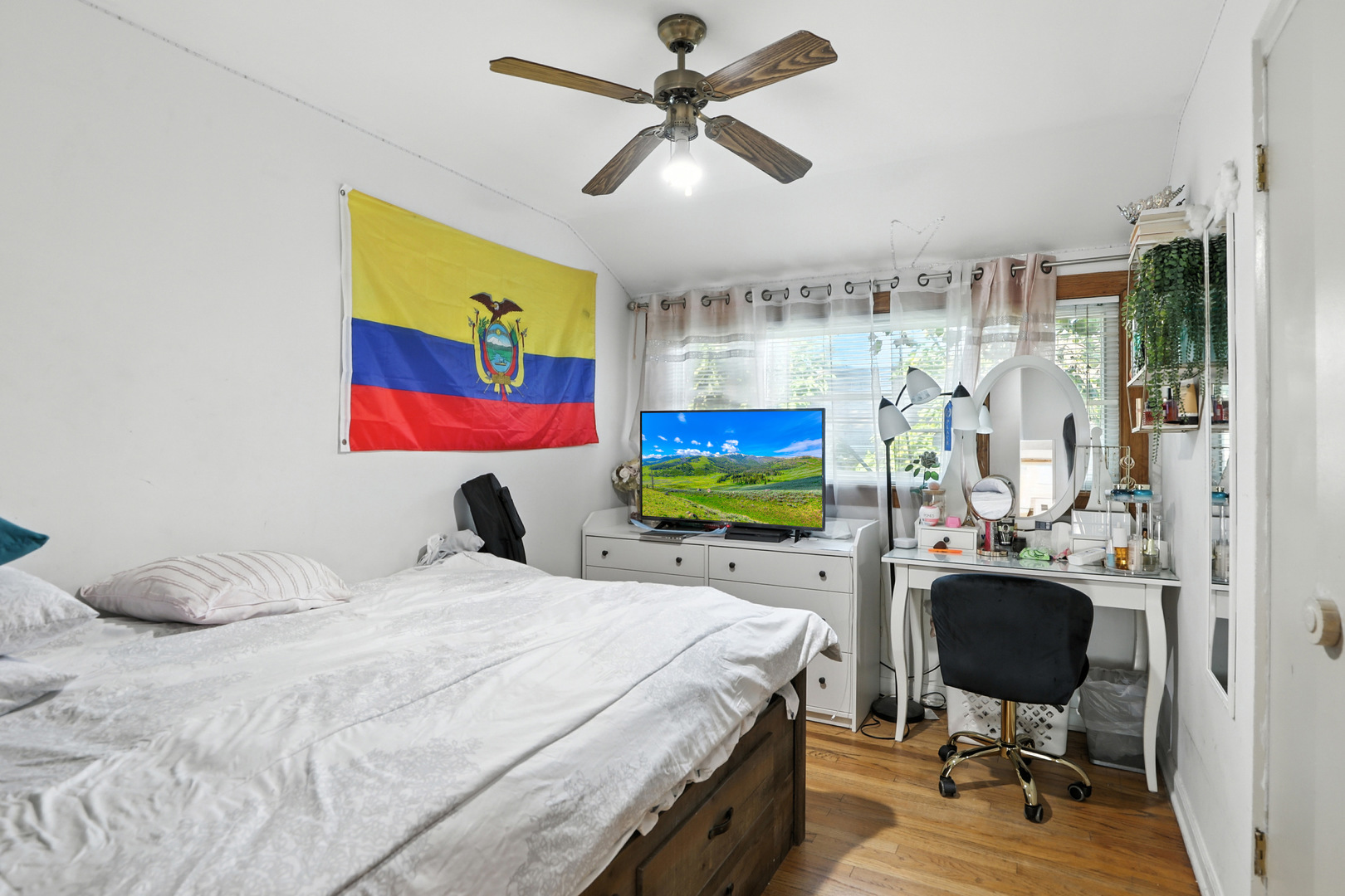 3814 W Sherwin Avenue