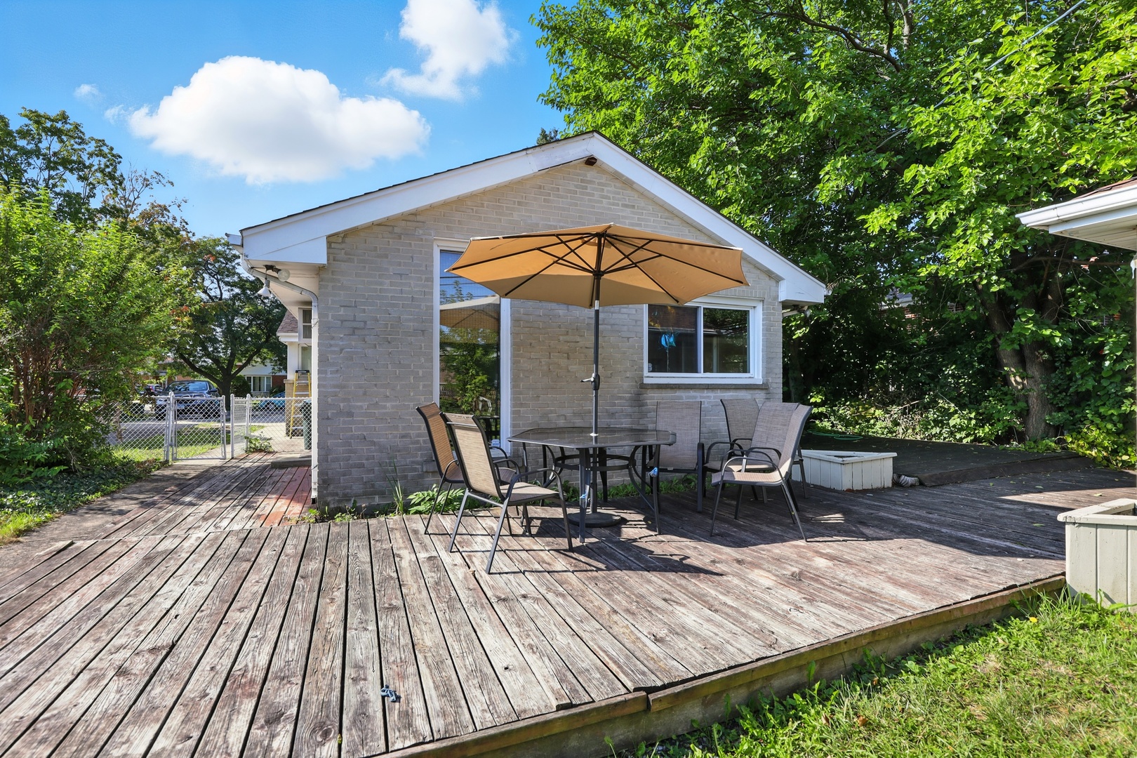 3814 W Sherwin Avenue